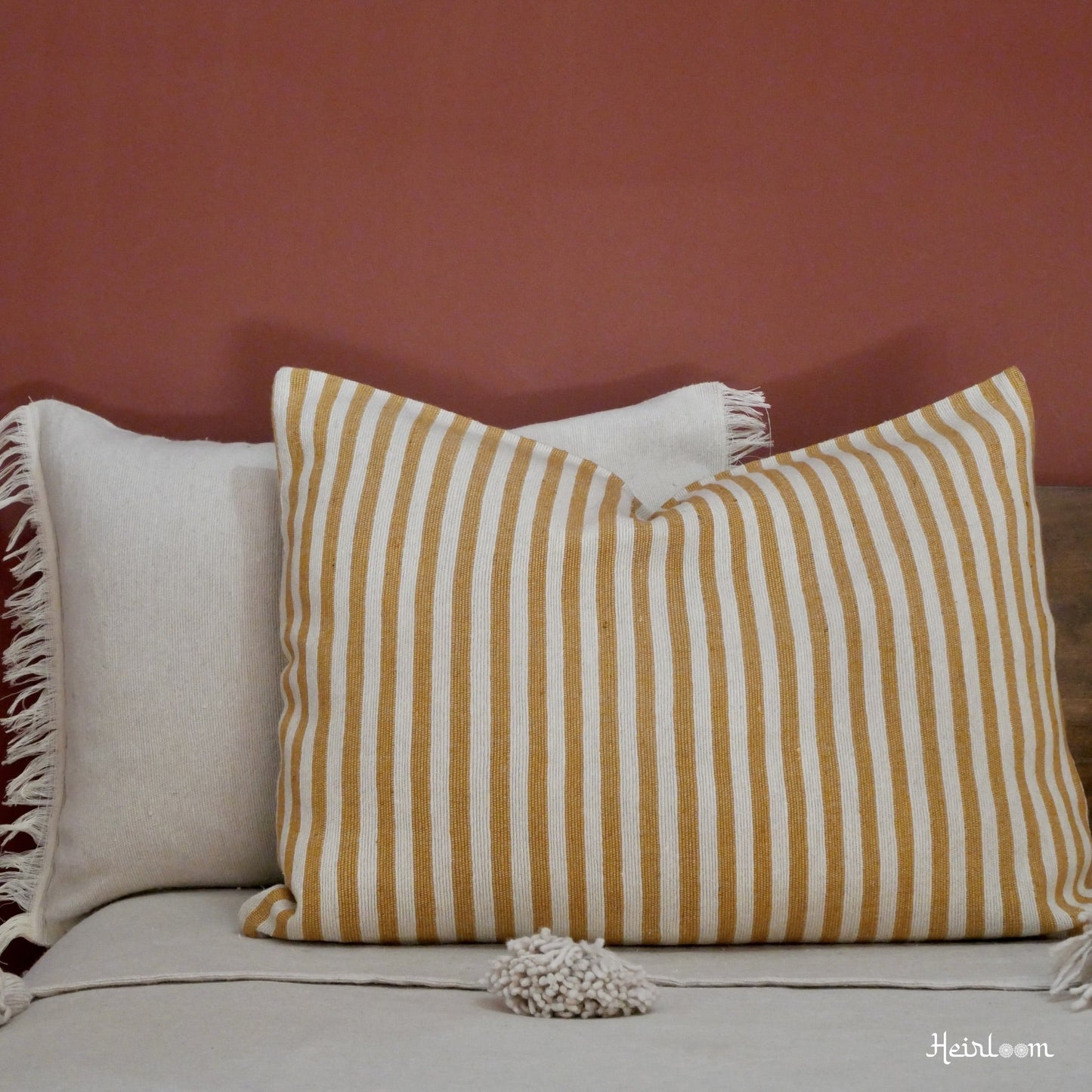 Housse de Coussin Rayée - Édition Safran