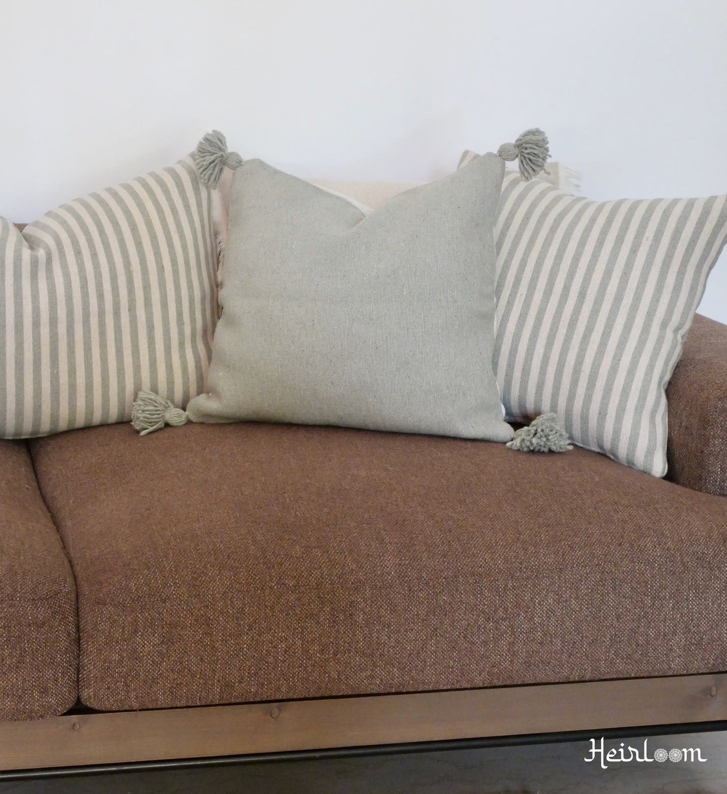 Housse de Coussin Unie à Pompons - Edition Olive